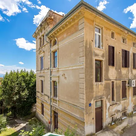 Paradise View Deluxe Apartment