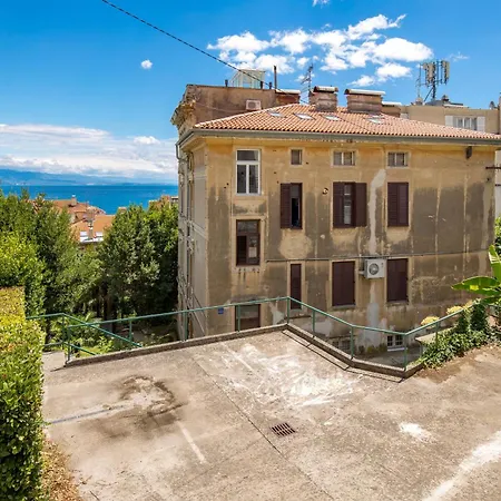 Paradise View Deluxe Apartman
